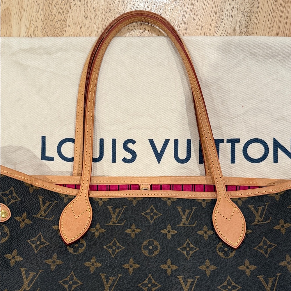 Louis Vuitton Neverfull MM 
 Brown Monogram Tote with Pink Interior - Picture 6 of 14
